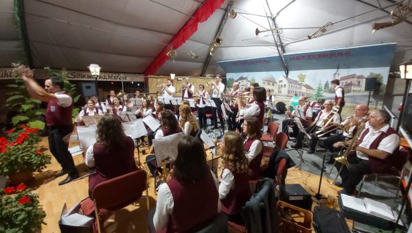 Oktoberfest-Stimmung beim 50. Sommernachtsfest des Musikvereins Hatzenbühl