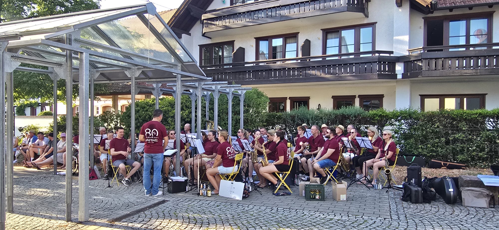 Zweiter Anlauf - Jubiläums-Ständchen am Dorfplatz